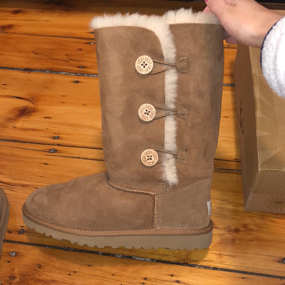 UGG Chestnut Bailey Button Triplet - Long version